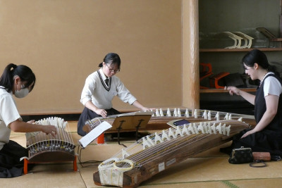 ②